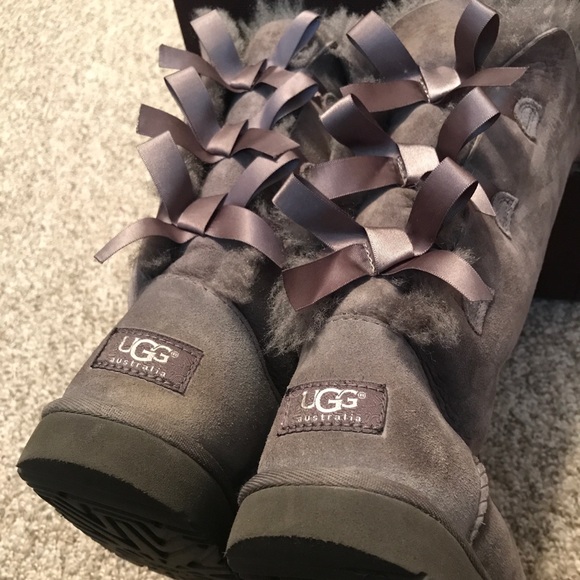 Ugg Bailey Bow Tall Sz 4 - Picture 6 of 15